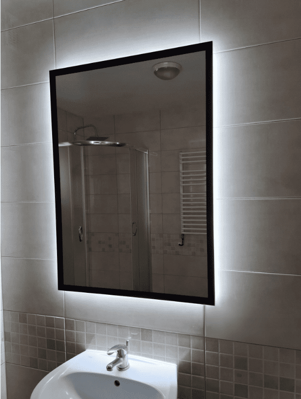 Lustro LED IZMAEL - Prostokątne w czarnej aluminiowej ramie